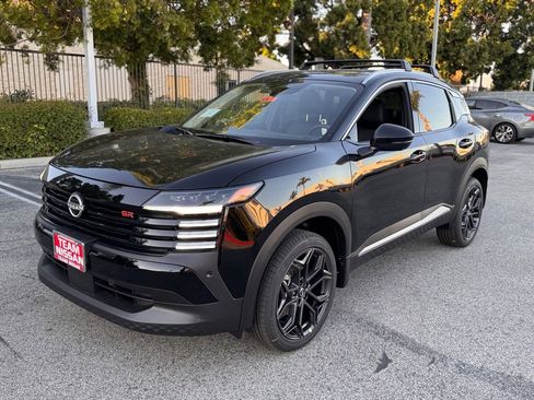 New 2026 Nissan Kicks SR w/ Cold Weather Package image 4