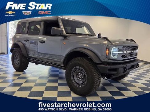 Used 2024 Ford Bronco Badlands image 1