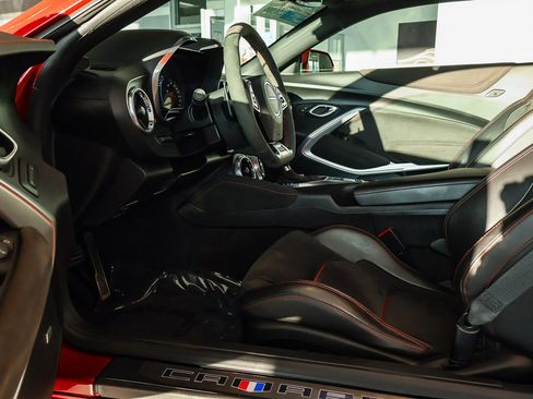 Used 2018 Chevrolet Camaro ZL1 image 2