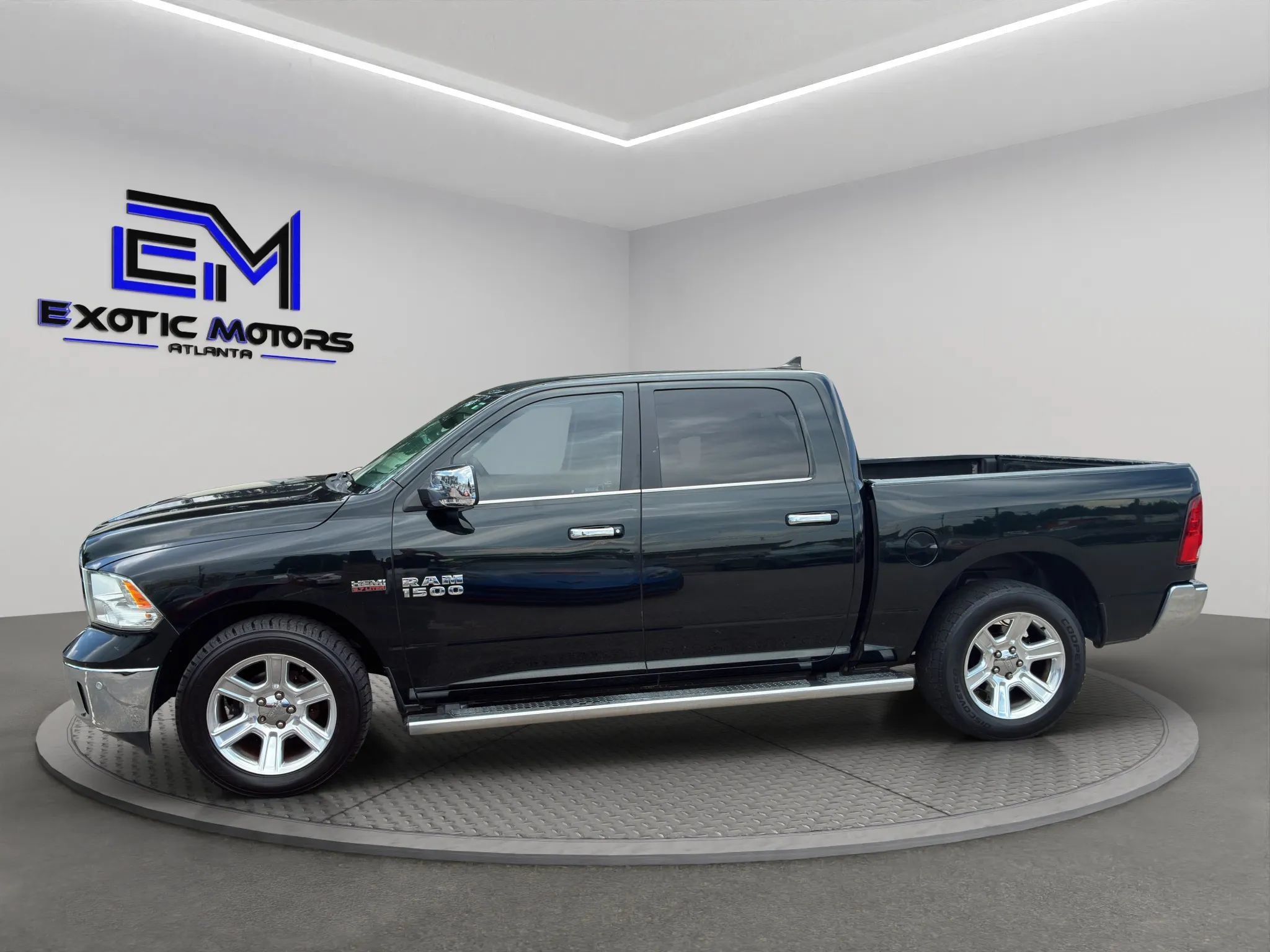 Used 2017 RAM 1500 Lone Star RWD image 2
