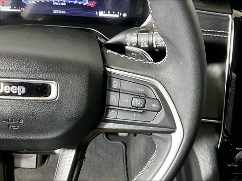 Used 2023 Jeep Grand Cherokee Laredo X image 15