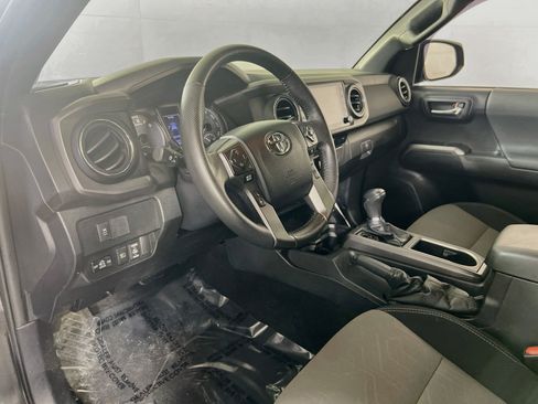 Used 2021 Toyota Tacoma TRD Off-Road AWD/4WD image 9
