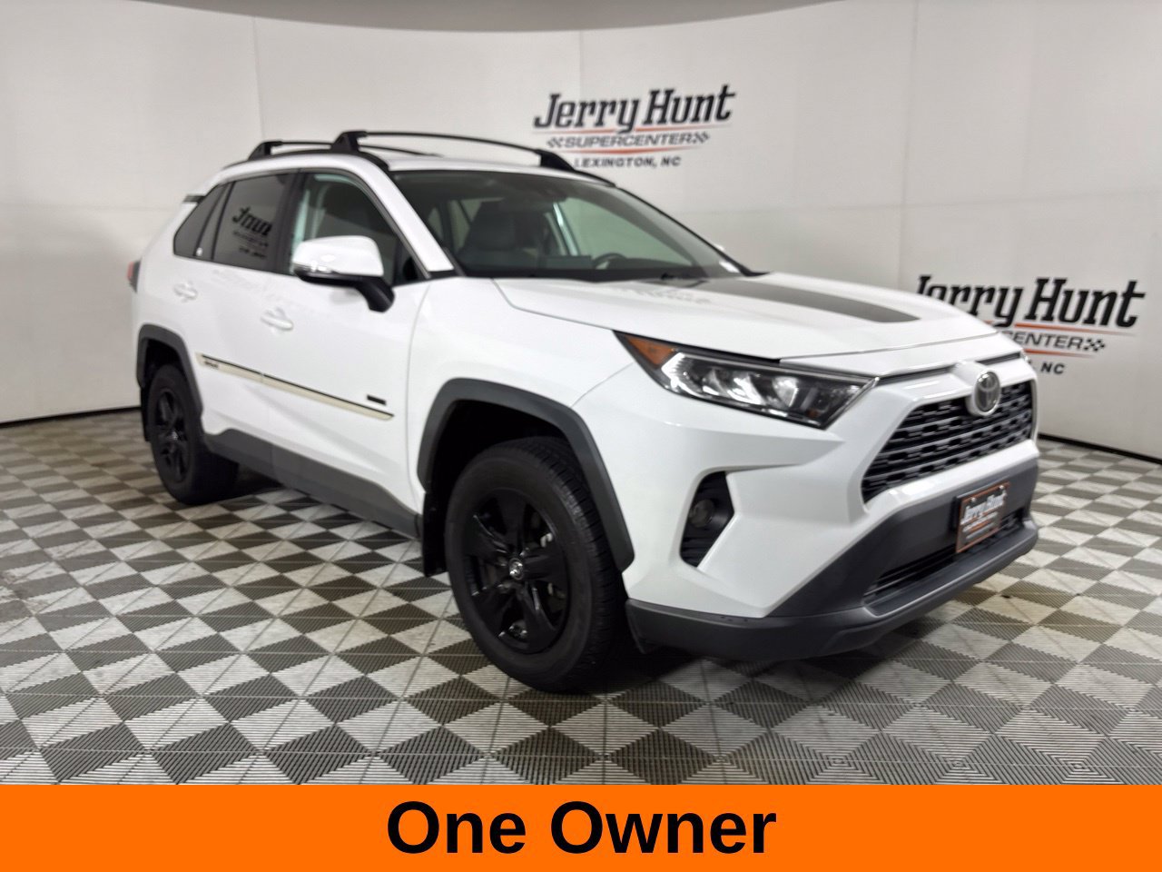 Used 2019 Toyota RAV4 XLE AWD/4WD image 4