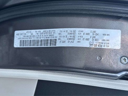Used 2018 Chrysler Pacifica Touring-L Plus w/ Tire & Wheel Group FWD image 28
