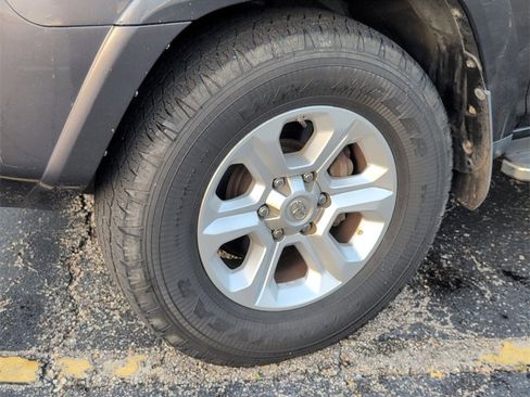 Used 2016 Toyota 4Runner SR5 image 11