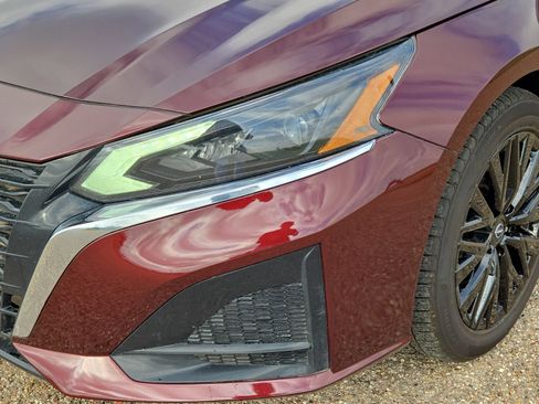 Used 2024 Nissan Altima 2.5 SV FWD image 9