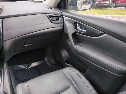 Used 2018 Nissan Rogue SL w/ Premium Package image 17
