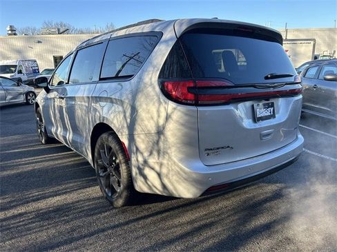 New 2026 Chrysler Pacifica Select w/ S Appearance Package AWD/4WD image 6