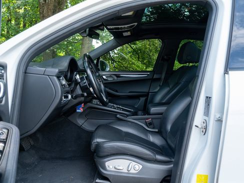 Used 2019 Porsche Macan AWD/4WD image 24