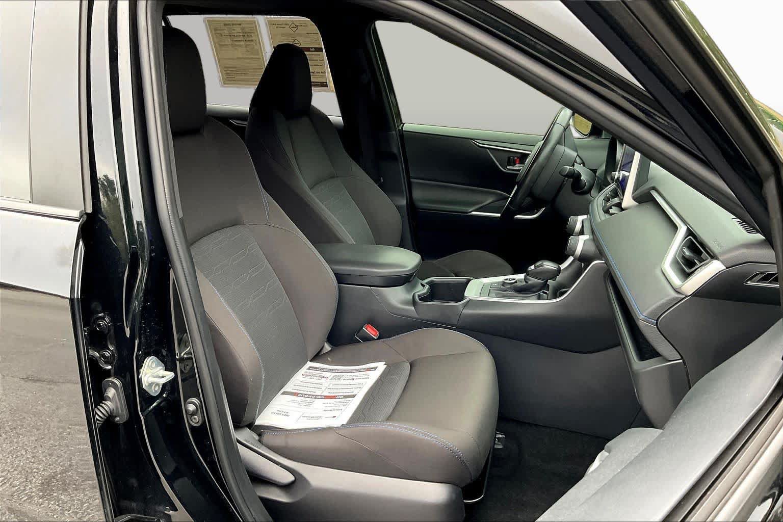 Used 2025 Toyota RAV4 SE w/ Convenience Package AWD/4WD image 9