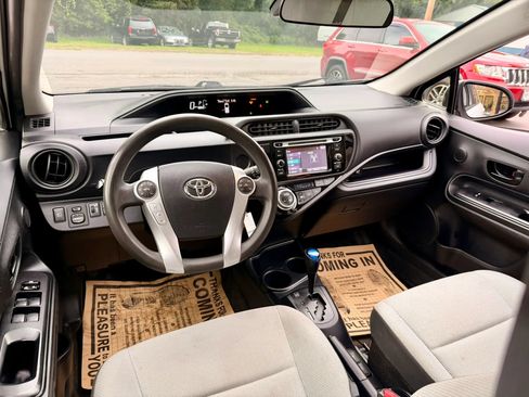 Used 2017 Toyota Prius C One FWD image 21