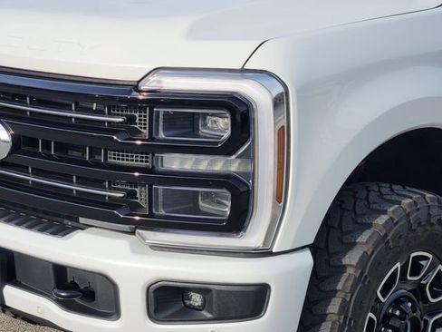 Used 2025 Ford F250 Platinum w/ FX4 Off-Road Package image 7