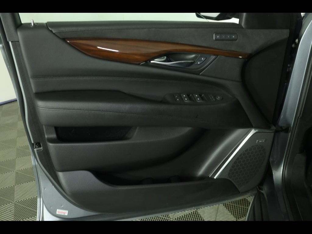 Used 2020 Cadillac Escalade Luxury AWD/4WD image 27