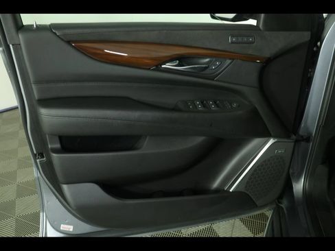 Used 2020 Cadillac Escalade Luxury AWD/4WD image 27