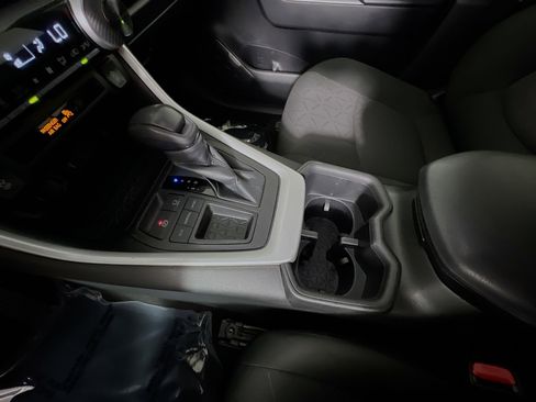Used 2022 Toyota RAV4 XLE image 25