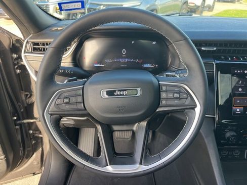 Used 2024 Jeep Grand Cherokee Altitude image 17