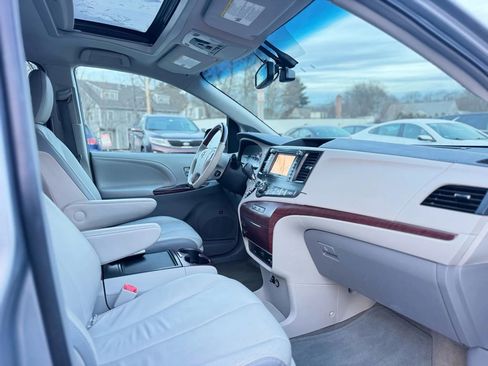 Used 2013 Toyota Sienna Limited image 36