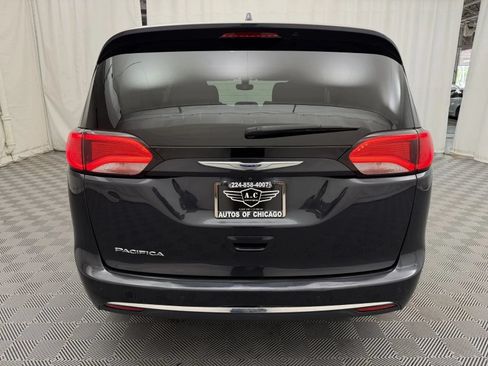 Used 2020 Chrysler Pacifica Touring-L FWD image 6