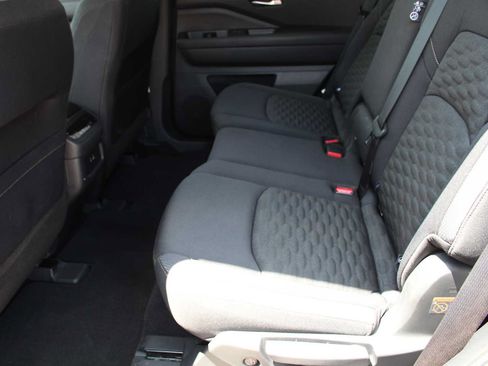 Used 2022 Nissan Pathfinder SV FWD image 24