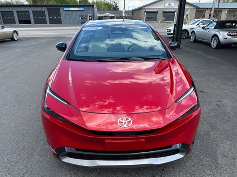 Used 2024 Toyota Prius XLE AWD/4WD image 9