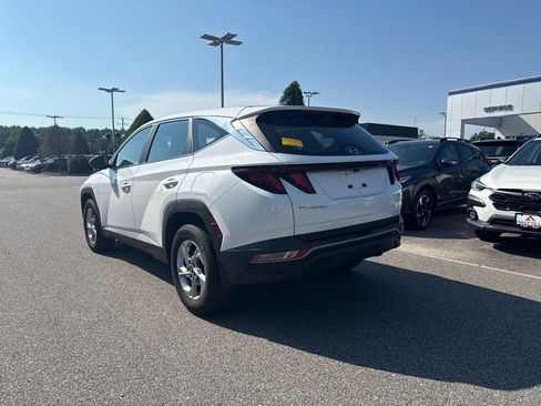 Used 2023 Hyundai Tucson SE AWD/4WD image 3