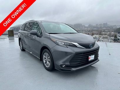 Used 2025 Toyota Sienna XLE