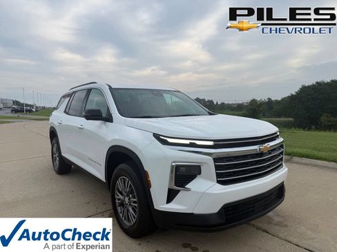 Used 2026 Chevrolet Traverse LT w/ Driver Confidence Package FWD image 1