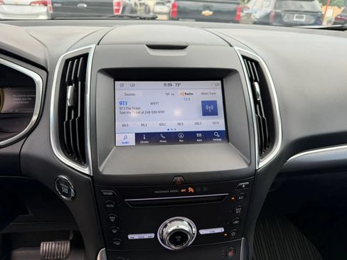 Used 2019 Ford Edge Titanium w/ Cold Weather Package AWD/4WD image 17