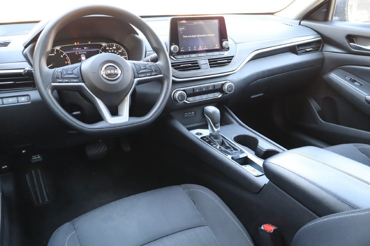 Used 2025 Nissan Altima 2.5 SV FWD image 4
