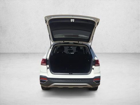 Used 2024 Volkswagen Taos SE FWD image 5