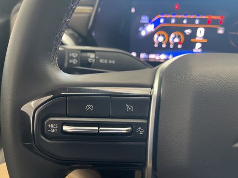 Used 2024 Chevrolet Colorado ZR2 w/ Technology Package image 20