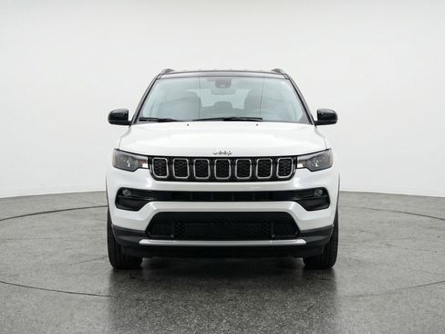Used 2025 Jeep Compass Limited AWD/4WD image 2
