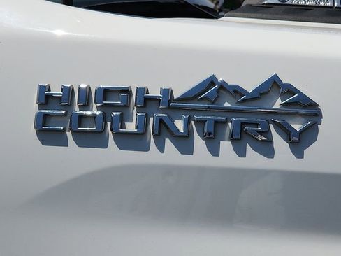 Used 2022 Chevrolet Silverado 2500 High Country w/ Z71 Off-Road Package AWD/4WD image 9