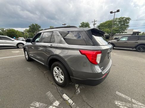 Used 2023 Ford Explorer XLT AWD/4WD image 3