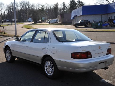 Used 1996 Toyota Camry LE FWD image 15