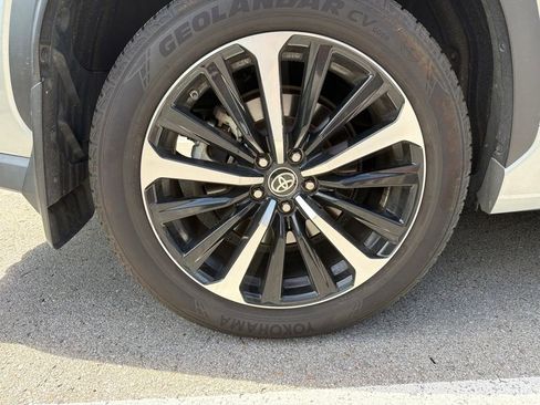 Used 2021 Toyota Highlander XSE AWD/4WD image 38