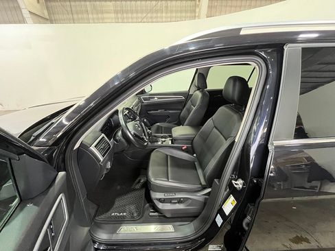 Used 2019 Volkswagen Atlas SEL R-Line AWD/4WD image 17