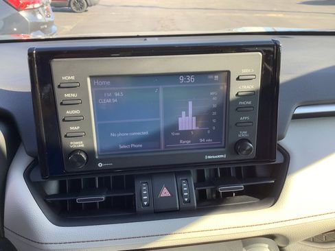 Used 2022 Toyota RAV4 XLE Premium image 17