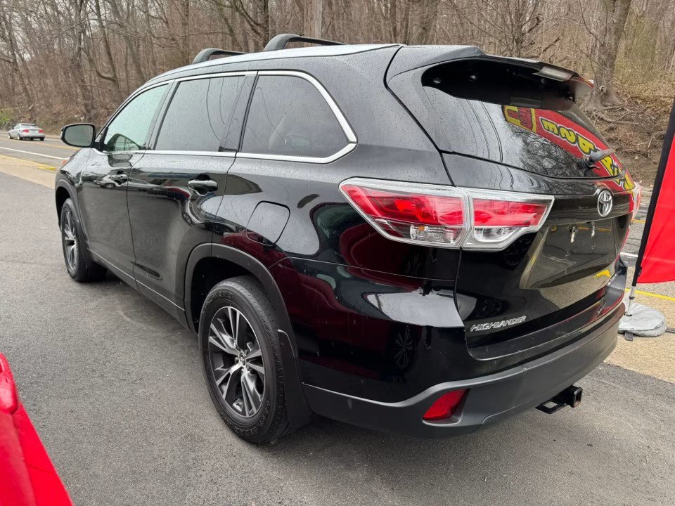 Used 2016 Toyota Highlander XLE AWD/4WD image 8