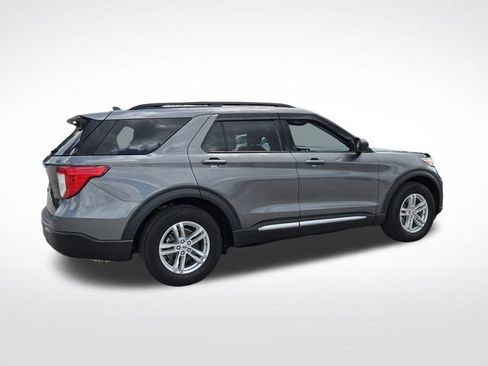Certified 2024 Ford Explorer XLT RWD image 9