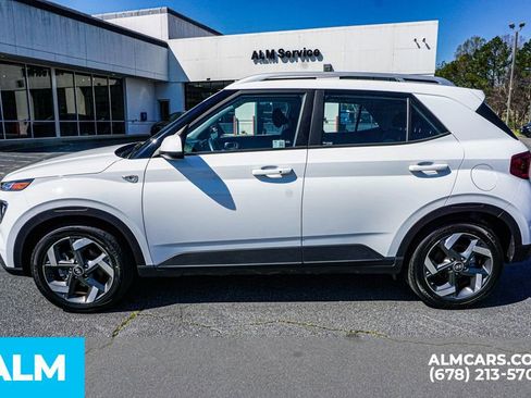 Used 2025 Hyundai Venue SEL image 6