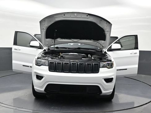 Used 2021 Jeep Grand Cherokee Laredo X RWD image 41