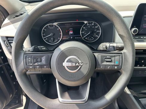 Used 2023 Nissan Rogue SV image 19