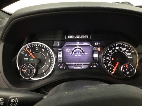 Used 2022 RAM 1500 Big Horn AWD/4WD image 14