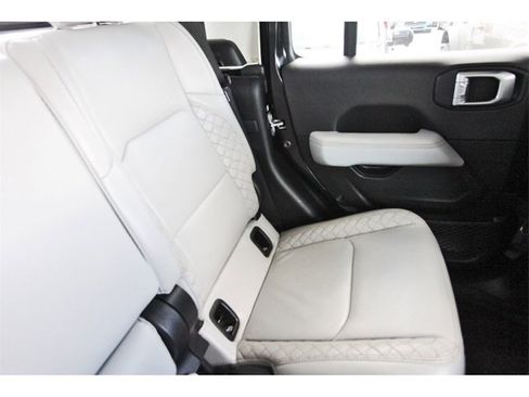 Used 2022 Jeep Gladiator Overland image 10