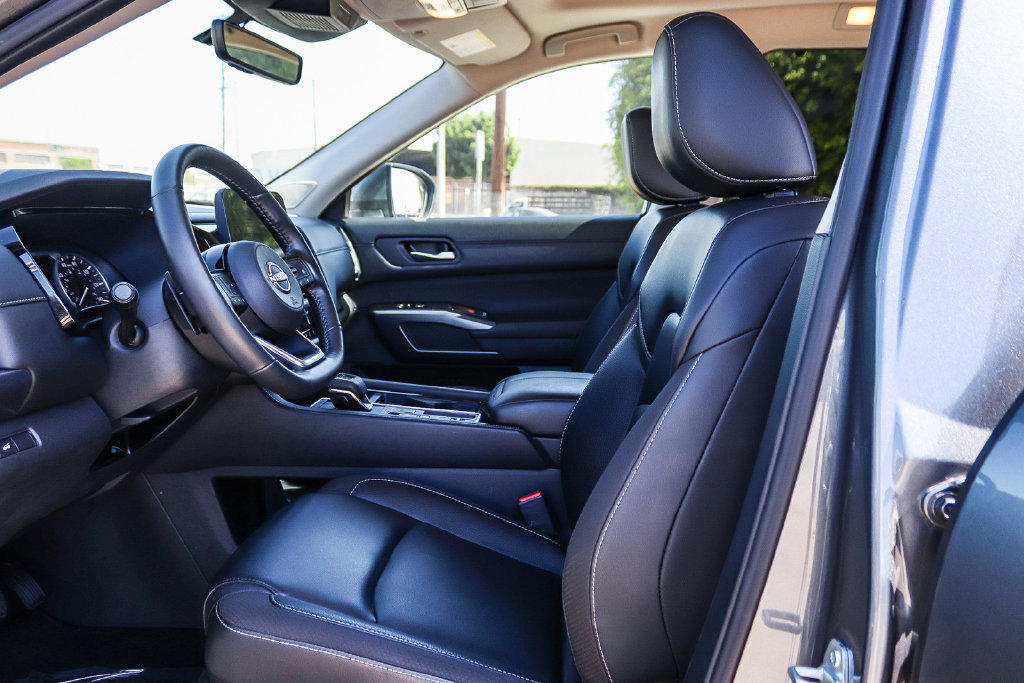 Used 2025 Nissan Pathfinder SL w/ SL Premium Package FWD image 19