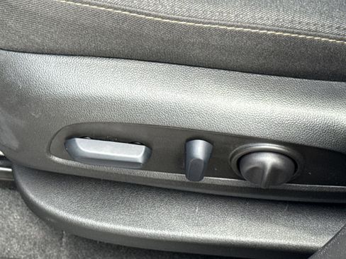 Used 2024 Chevrolet Equinox LT FWD image 26