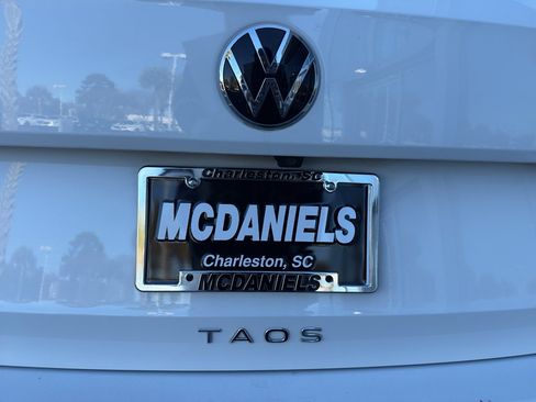 Used 2022 Volkswagen Taos SE w/ Panoramic Sunroof Package image 5