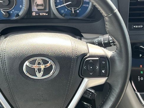 Used 2015 Toyota Sienna XLE Premium image 24