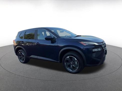 Used 2025 Nissan Rogue SV AWD/4WD image 2